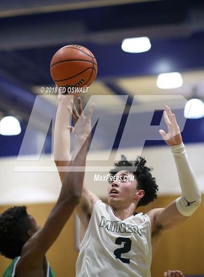 Thumbnail 3 in Branson vs. Bishop Manogue (Damian Lillard Classic Final) photogallery.