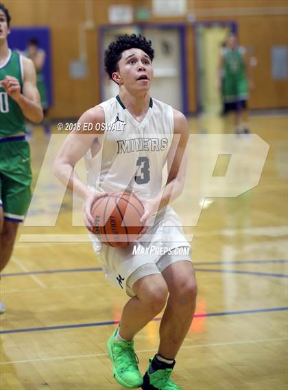 Thumbnail 3 in Branson vs. Bishop Manogue (Damian Lillard Classic Final) photogallery.