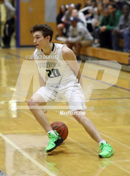 Thumbnail 2 in Branson vs. Bishop Manogue (Damian Lillard Classic Final) photogallery.