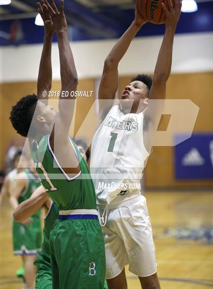 Thumbnail 3 in Branson vs. Bishop Manogue (Damian Lillard Classic Final) photogallery.