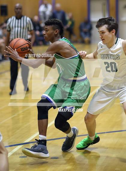 Thumbnail 2 in Branson vs. Bishop Manogue (Damian Lillard Classic Final) photogallery.