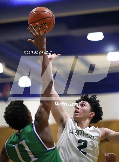 Thumbnail 1 in Branson vs. Bishop Manogue (Damian Lillard Classic Final) photogallery.