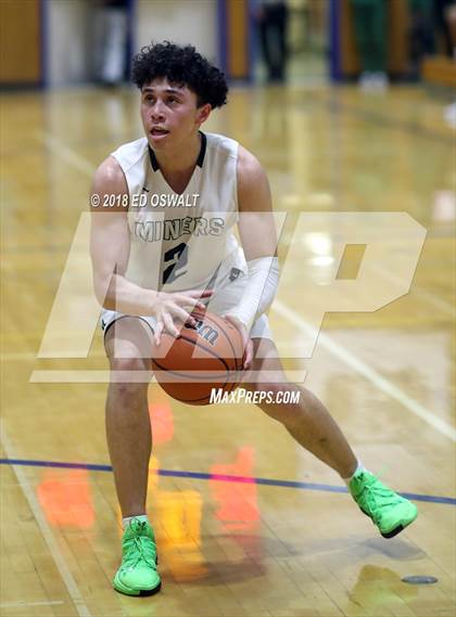 Thumbnail 2 in Branson vs. Bishop Manogue (Damian Lillard Classic Final) photogallery.