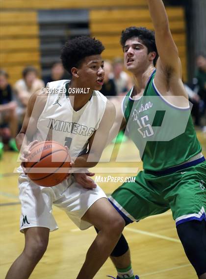 Thumbnail 1 in Branson vs. Bishop Manogue (Damian Lillard Classic Final) photogallery.