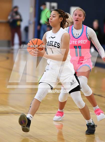 Thumbnail 2 in Example Academy (IL) vs AZ Elite Prep  (Nike Tournament of Champions) photogallery.