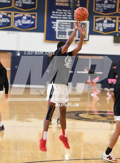 Thumbnail 2 in Example Academy (IL) vs AZ Elite Prep  (Nike Tournament of Champions) photogallery.