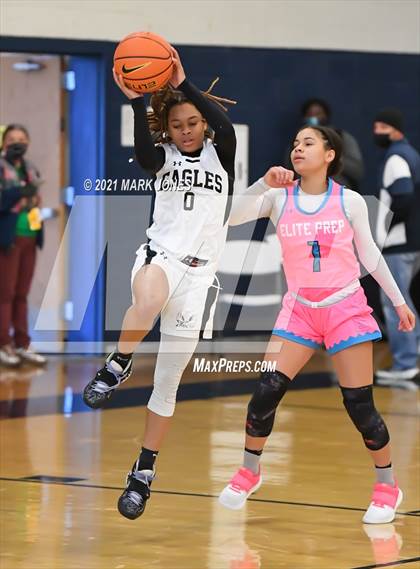 Thumbnail 2 in Example Academy (IL) vs AZ Elite Prep  (Nike Tournament of Champions) photogallery.