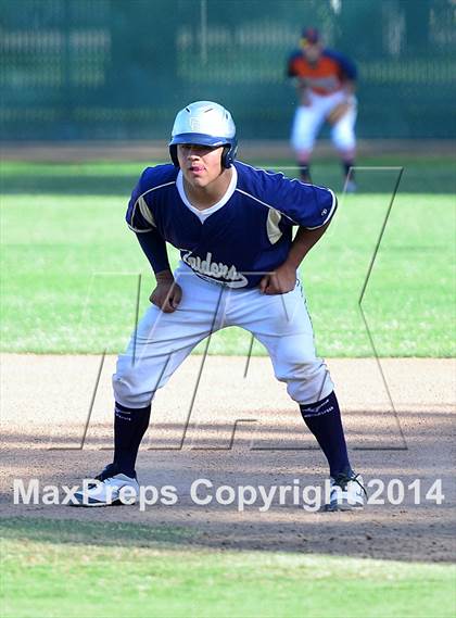 Thumbnail 2 in Central Catholic vs. Cosumnes Oaks photogallery.