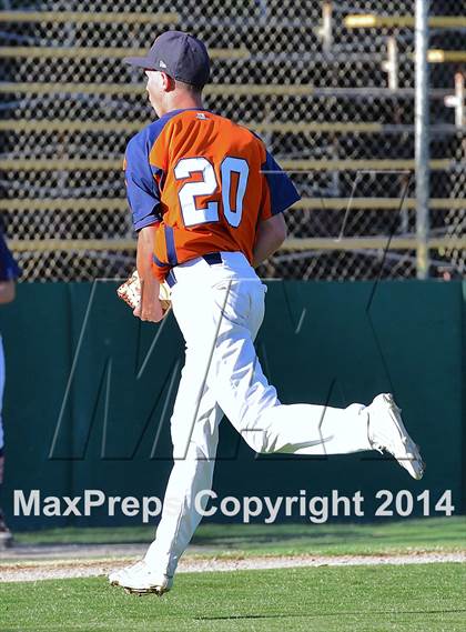 Thumbnail 2 in Central Catholic vs. Cosumnes Oaks photogallery.