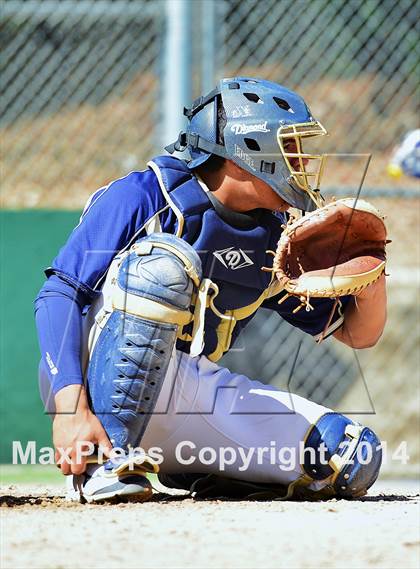 Thumbnail 2 in Central Catholic vs. Cosumnes Oaks photogallery.