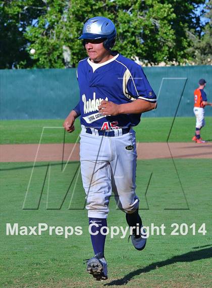 Thumbnail 2 in Central Catholic vs. Cosumnes Oaks photogallery.