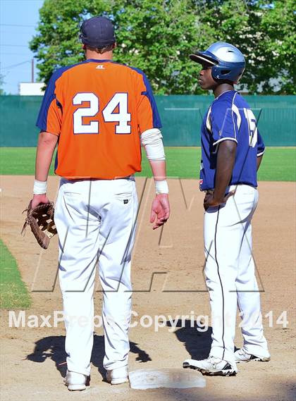 Thumbnail 3 in Central Catholic vs. Cosumnes Oaks photogallery.