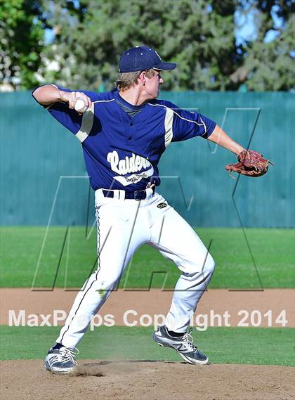 Thumbnail 2 in Central Catholic vs. Cosumnes Oaks photogallery.