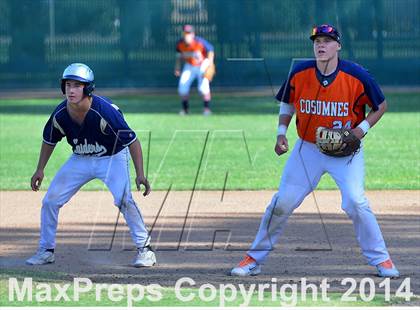 Thumbnail 2 in Central Catholic vs. Cosumnes Oaks photogallery.