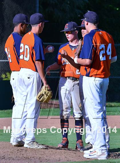 Thumbnail 2 in Central Catholic vs. Cosumnes Oaks photogallery.