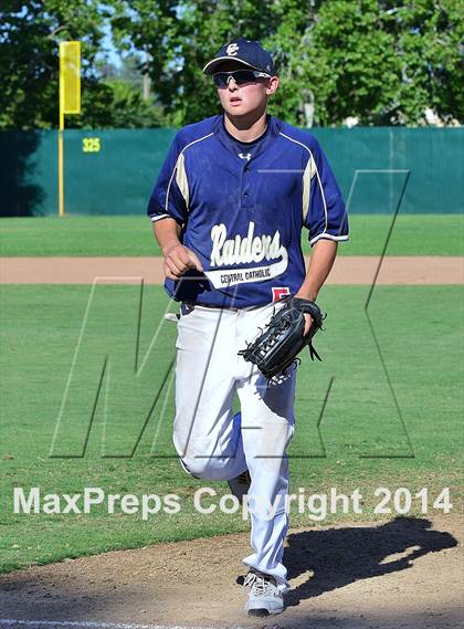 Thumbnail 1 in Central Catholic vs. Cosumnes Oaks photogallery.