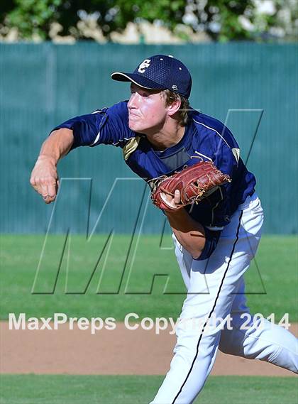 Thumbnail 2 in Central Catholic vs. Cosumnes Oaks photogallery.