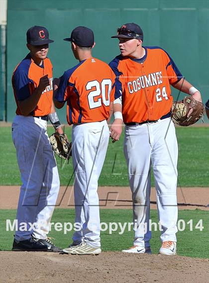 Thumbnail 3 in Central Catholic vs. Cosumnes Oaks photogallery.