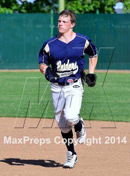 Thumbnail 3 in Central Catholic vs. Cosumnes Oaks photogallery.