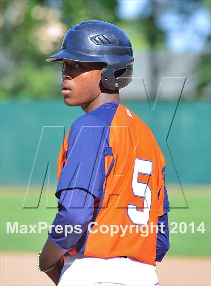 Thumbnail 3 in Central Catholic vs. Cosumnes Oaks photogallery.