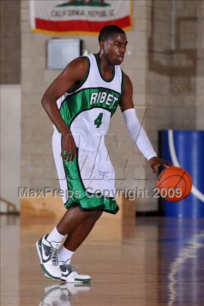 Thumbnail 2 in Ribet Academy vs Temecula Valley (MaxPreps Holiday Classic) photogallery.