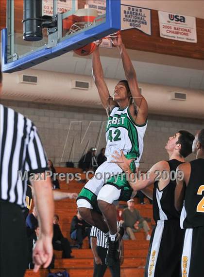 Thumbnail 3 in Ribet Academy vs Temecula Valley (MaxPreps Holiday Classic) photogallery.