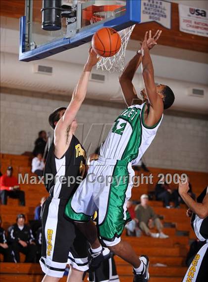 Thumbnail 3 in Ribet Academy vs Temecula Valley (MaxPreps Holiday Classic) photogallery.