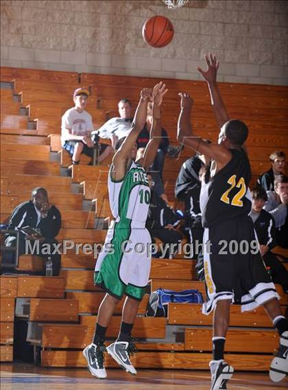 Thumbnail 3 in Ribet Academy vs Temecula Valley (MaxPreps Holiday Classic) photogallery.