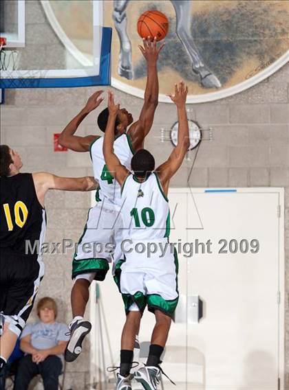 Thumbnail 2 in Ribet Academy vs Temecula Valley (MaxPreps Holiday Classic) photogallery.