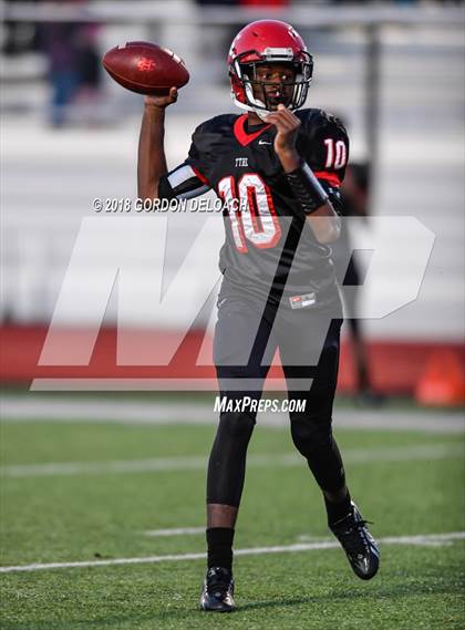 Thumbnail 1 in Cedar Hill (White) vs Mansfield (Black) photogallery.