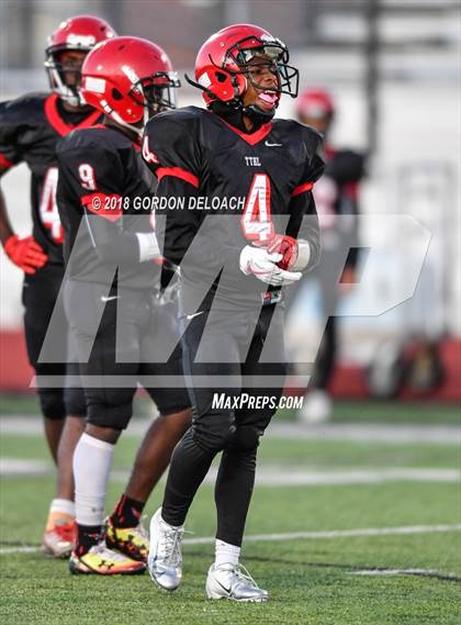 Thumbnail 2 in Cedar Hill (White) vs Mansfield (Black) photogallery.