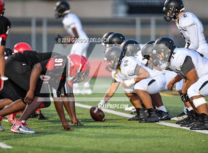 Thumbnail 2 in Cedar Hill (White) vs Mansfield (Black) photogallery.