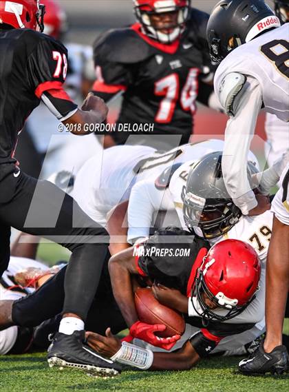Thumbnail 2 in Cedar Hill (White) vs Mansfield (Black) photogallery.