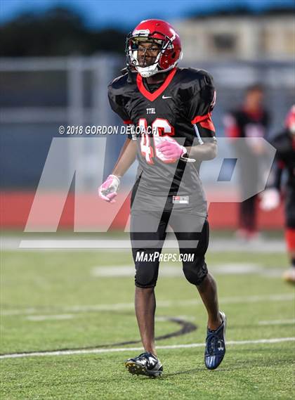 Thumbnail 3 in Cedar Hill (White) vs Mansfield (Black) photogallery.
