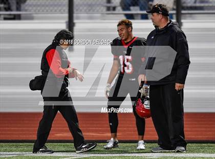 Thumbnail 2 in Cedar Hill (White) vs Mansfield (Black) photogallery.