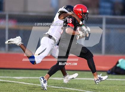 Thumbnail 3 in Cedar Hill (White) vs Mansfield (Black) photogallery.