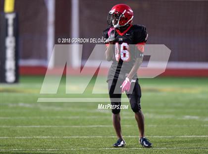 Thumbnail 2 in Cedar Hill (White) vs Mansfield (Black) photogallery.