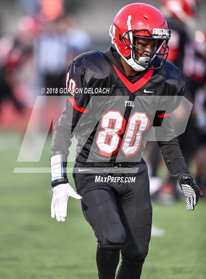 Thumbnail 1 in Cedar Hill (White) vs Mansfield (Black) photogallery.