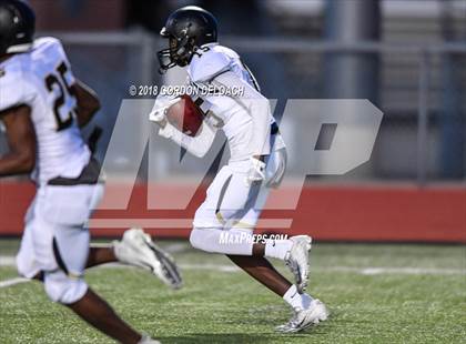 Thumbnail 3 in Cedar Hill (White) vs Mansfield (Black) photogallery.