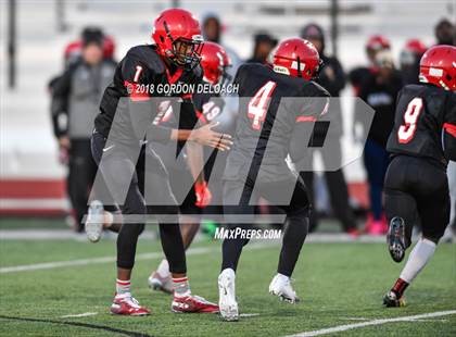 Thumbnail 3 in Cedar Hill (White) vs Mansfield (Black) photogallery.