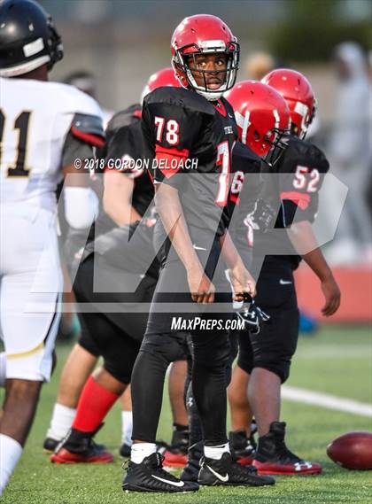 Thumbnail 2 in Cedar Hill (White) vs Mansfield (Black) photogallery.