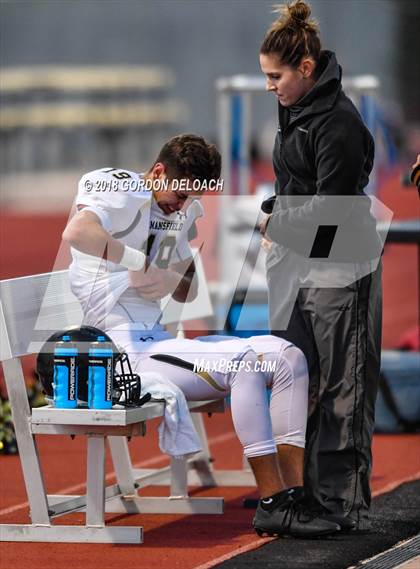 Thumbnail 2 in Cedar Hill (White) vs Mansfield (Black) photogallery.