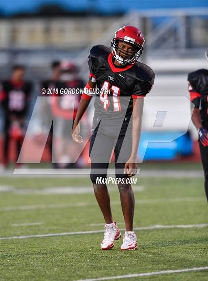 Thumbnail 1 in Cedar Hill (White) vs Mansfield (Black) photogallery.