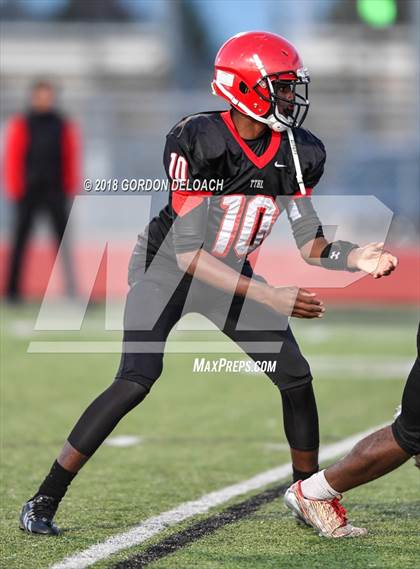 Thumbnail 2 in Cedar Hill (White) vs Mansfield (Black) photogallery.