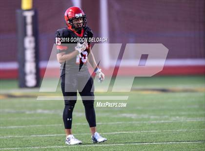 Thumbnail 2 in Cedar Hill (White) vs Mansfield (Black) photogallery.