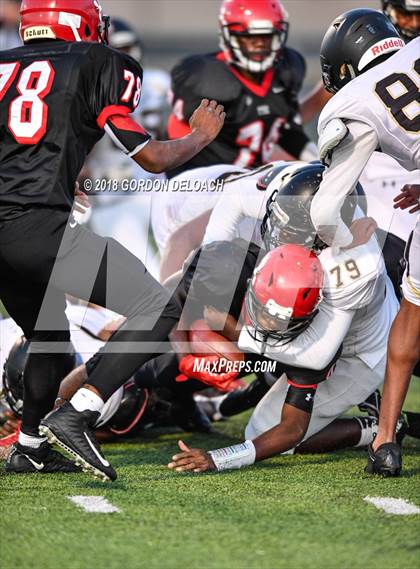 Thumbnail 1 in Cedar Hill (White) vs Mansfield (Black) photogallery.