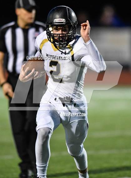 Thumbnail 1 in Cedar Hill (White) vs Mansfield (Black) photogallery.