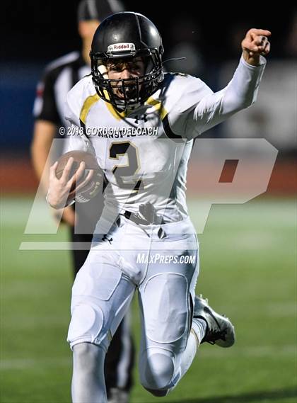 Thumbnail 2 in Cedar Hill (White) vs Mansfield (Black) photogallery.