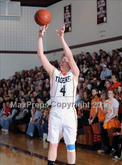 Thumbnail 2 in Webster vs. Spring Valley (WIAA D4 Regionals) photogallery.