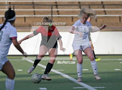 Thumbnail 2 in Melissa vs. Paris (UIL 4A Region II Semi-Final) photogallery.
